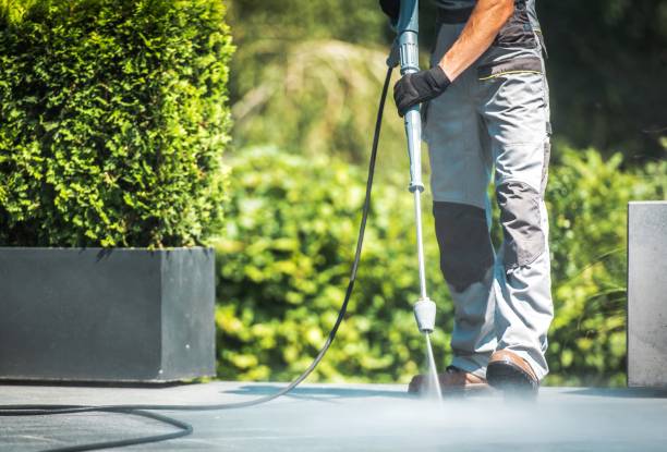 Best Pool Deck Cleaning  in Highgrove, CA